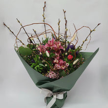 Load image into Gallery viewer, Mixed Fresh and Dried Floral Bouquet